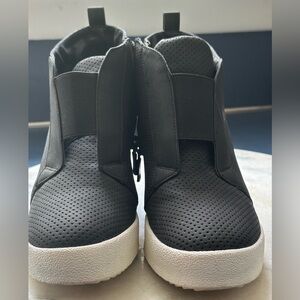 Qupid Black High-Top Platform Wedge Pull On Plimsoll Almond Toe Sneakers Sz 7